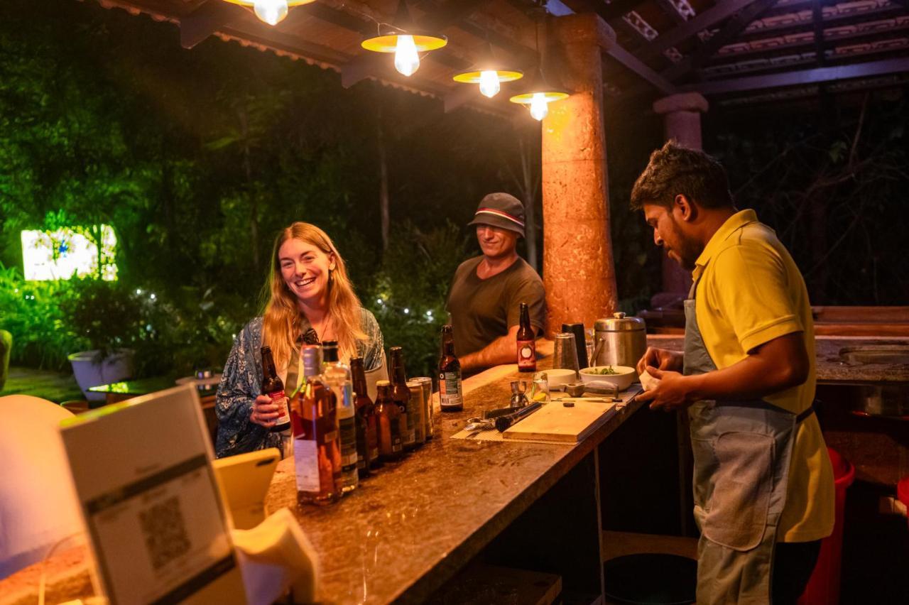 Locomo Boutique, Morjim - Stay Work Eat Exterior foto