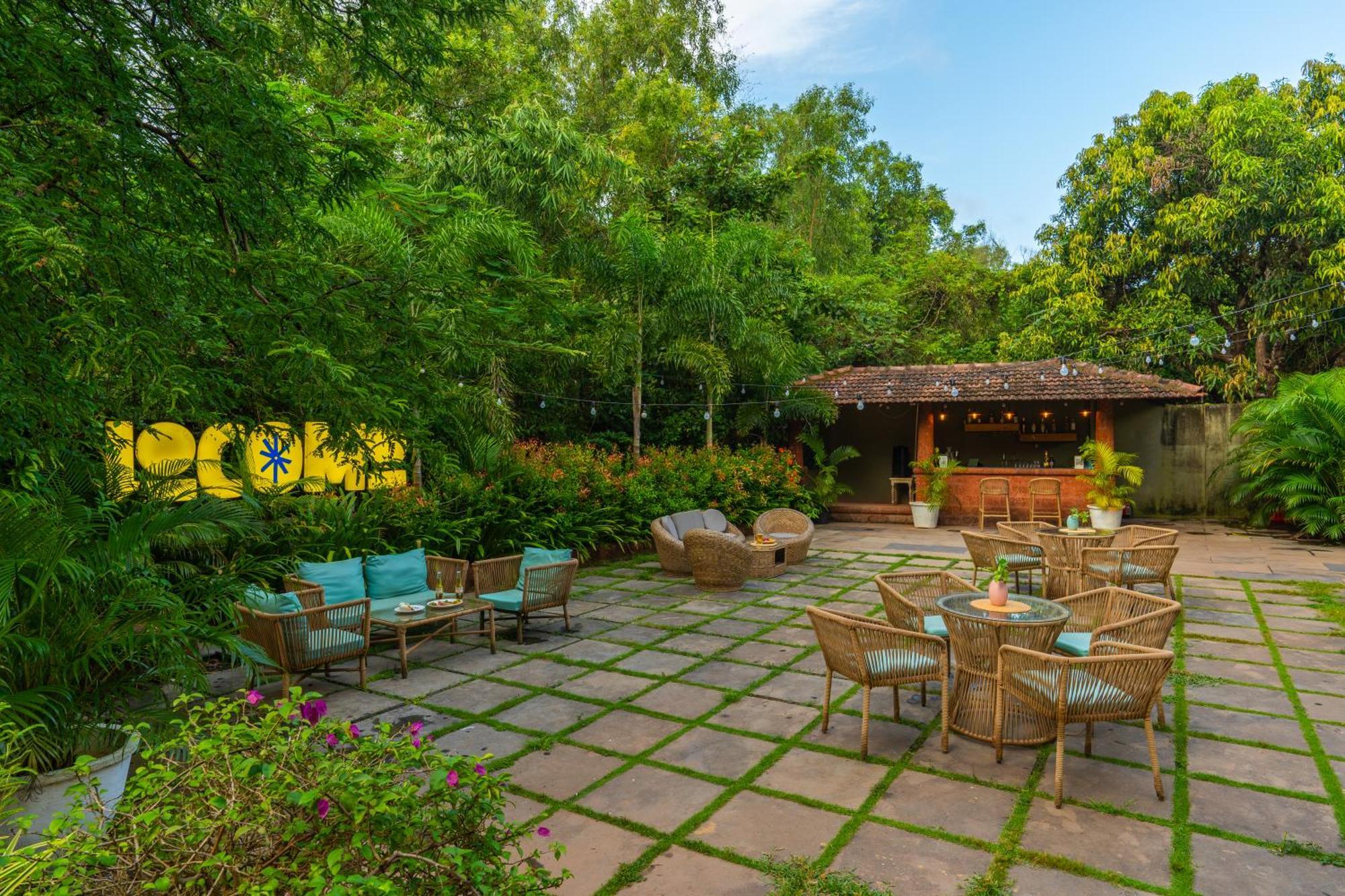 Locomo Boutique, Morjim - Stay Work Eat Exterior foto
